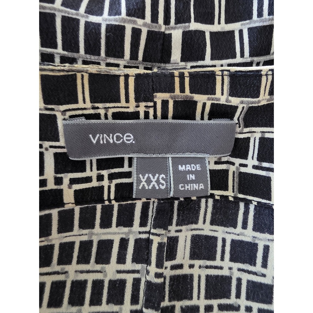Vince Silk Blouse XXS Black White Geometric V-Neck Short Sleeve Tunic Top - Picture 3 of 5